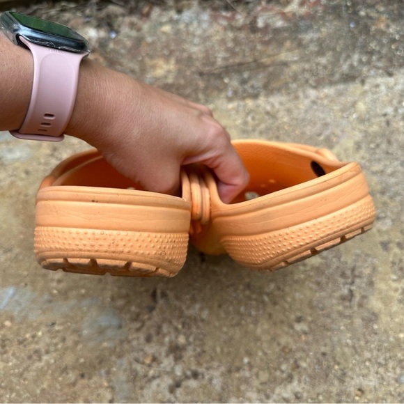 Crocs Classic Clogs Orange Men’s 6 / Women’s 8 Lightweight Slip-On - Picture 4 of 9